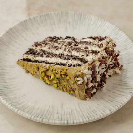 Amória Pistache Chocolate Handmade Cake
